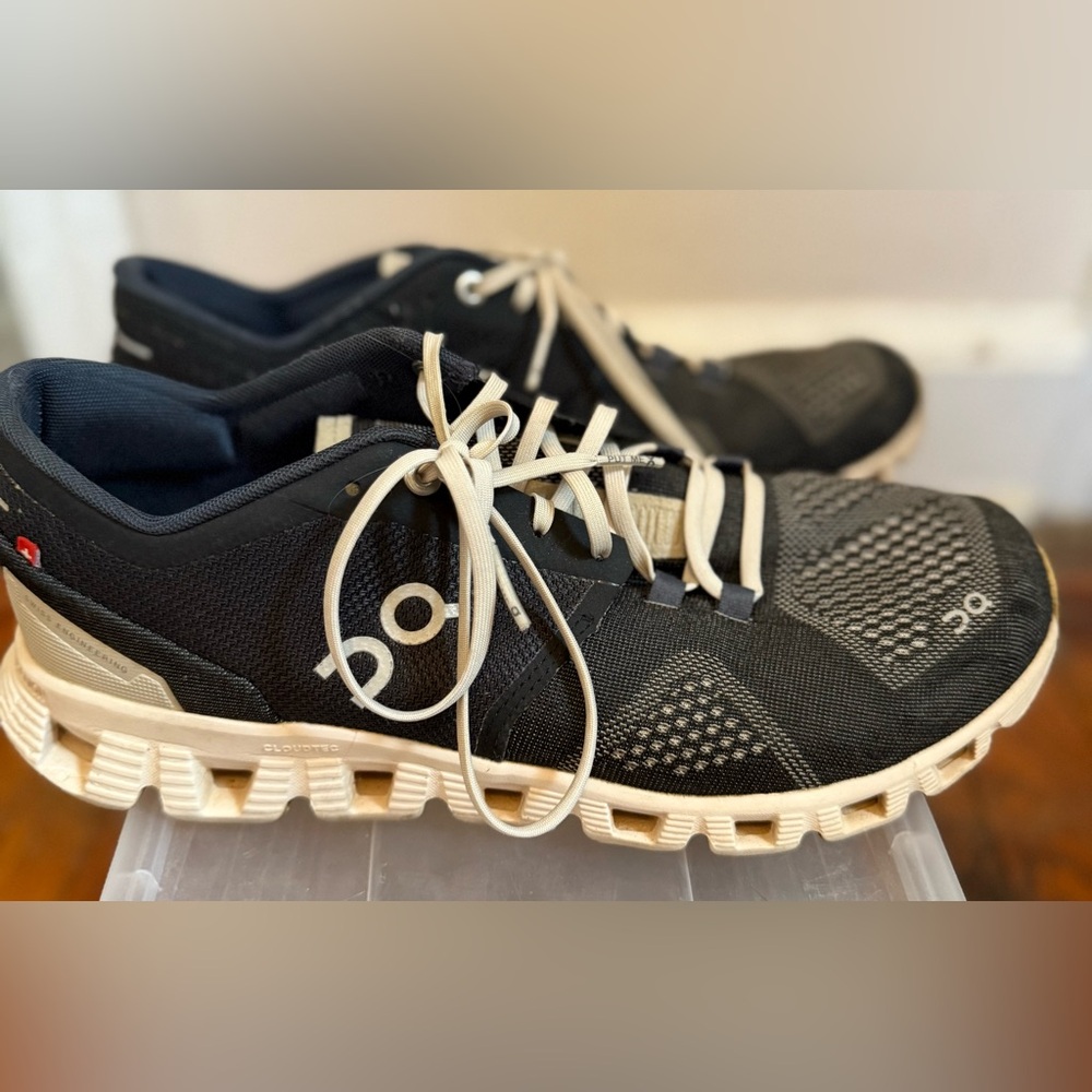 On Cloud Running womens Black Athletic Shoes
